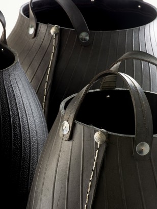 3 LARGE GIGOGNES JARS ·...